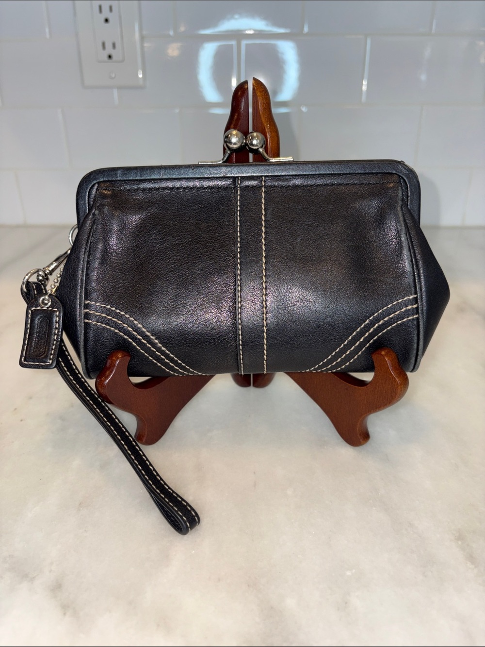 Coach Leather Wristlet Clutch Kisslock Wallet Stitch Detail